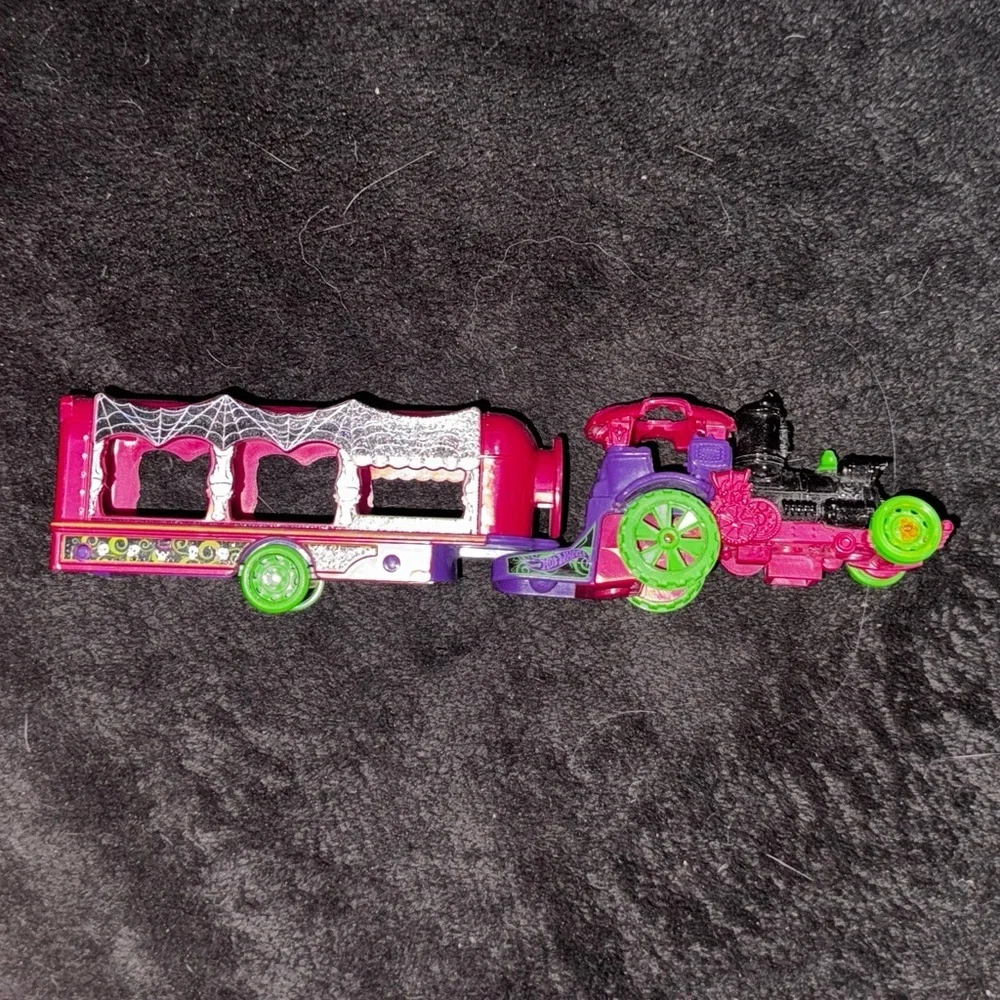 Hot Wheels Car Nival Streamer Rig Die Cast Goth Car & Tractor